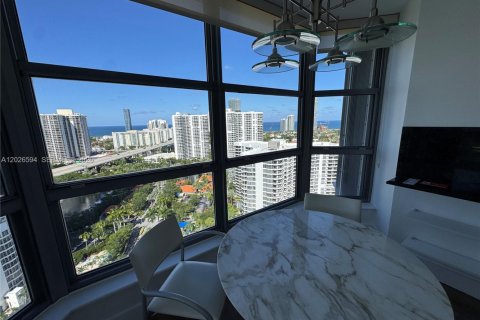 Condo in Aventura, Florida, 2 bedrooms № 2146095 - photo 18
