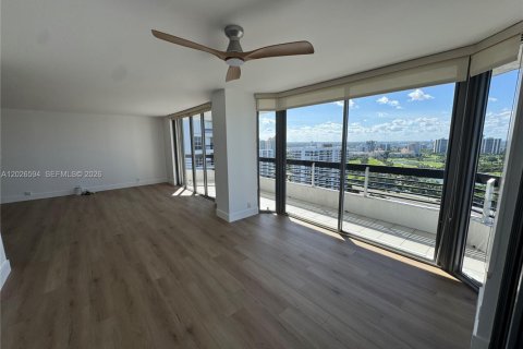Condo in Aventura, Florida, 2 bedrooms № 2146095 - photo 13