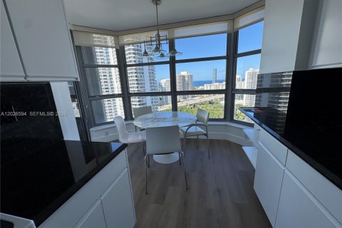 Condo in Aventura, Florida, 2 bedrooms № 2146095 - photo 16