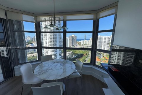 Condo in Aventura, Florida, 2 bedrooms № 2146095 - photo 15