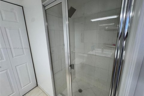 Condo in Aventura, Florida, 2 bedrooms № 2146095 - photo 29
