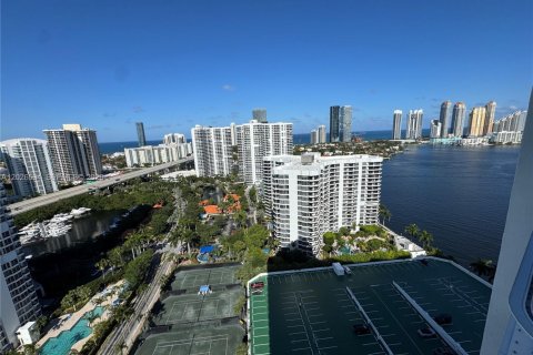 Condo in Aventura, Florida, 2 bedrooms № 2146095 - photo 3