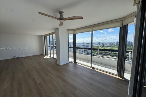 Condo in Aventura, Florida, 2 bedrooms № 2146095 - photo 12