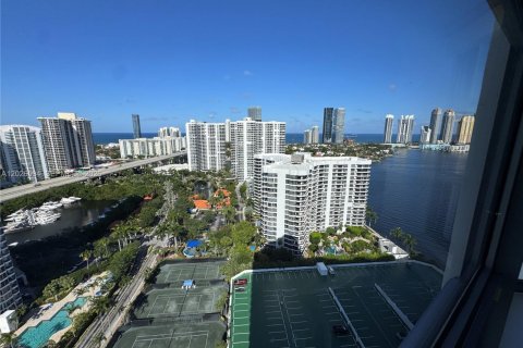 Condo in Aventura, Florida, 2 bedrooms № 2146095 - photo 19