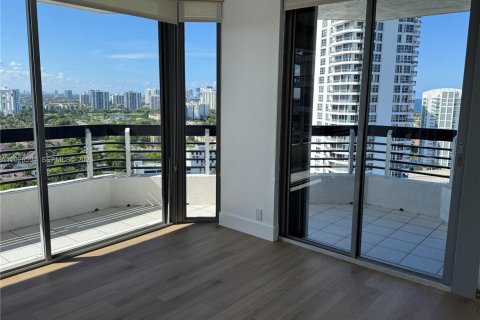 Condo in Aventura, Florida, 2 bedrooms № 2146095 - photo 14