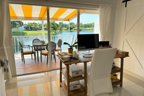 Снять в аренду виллу или дом в Майами-Лейкс, Флорида 3 спальни, 134.24м2, № 2019977 - фото 14