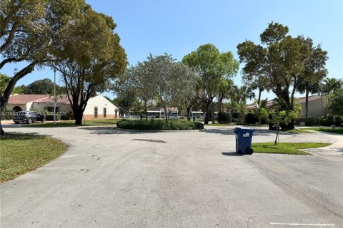 Снять в аренду виллу или дом в Майами-Лейкс, Флорида 3 спальни, 134.24м2, № 2019977 - фото 5