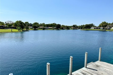 Снять в аренду виллу или дом в Майами-Лейкс, Флорида 3 спальни, 134.24м2, № 2019977 - фото 21