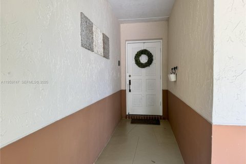 Снять в аренду виллу или дом в Майами-Лейкс, Флорида 3 спальни, 134.24м2, № 2019977 - фото 7