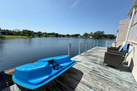 Снять в аренду виллу или дом в Майами-Лейкс, Флорида 3 спальни, 134.24м2, № 2019977 - фото 23