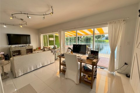 Снять в аренду виллу или дом в Майами-Лейкс, Флорида 3 спальни, 134.24м2, № 2019977 - фото 15