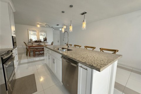 Снять в аренду виллу или дом в Майами-Лейкс, Флорида 3 спальни, 134.24м2, № 2019977 - фото 11