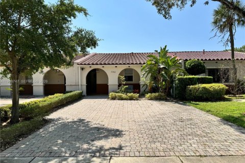 Снять в аренду виллу или дом в Майами-Лейкс, Флорида 3 спальни, 134.24м2, № 2019977 - фото 3