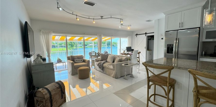 Дом в Майами-Лейкс, Флорида 3 спальни, 134.24м2 № 2019977