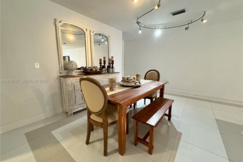 Снять в аренду виллу или дом в Майами-Лейкс, Флорида 3 спальни, 134.24м2, № 2019977 - фото 10