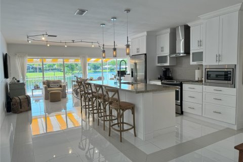Снять в аренду виллу или дом в Майами-Лейкс, Флорида 3 спальни, 134.24м2, № 2019977 - фото 12