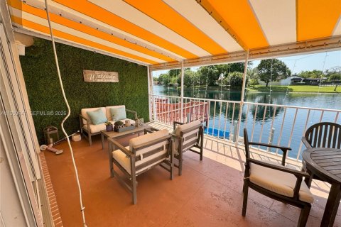 Снять в аренду виллу или дом в Майами-Лейкс, Флорида 3 спальни, 134.24м2, № 2019977 - фото 17