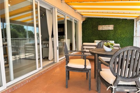 Снять в аренду виллу или дом в Майами-Лейкс, Флорида 3 спальни, 134.24м2, № 2019977 - фото 25