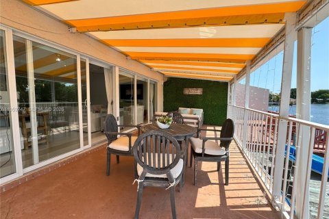 Снять в аренду виллу или дом в Майами-Лейкс, Флорида 3 спальни, 134.24м2, № 2019977 - фото 26