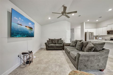 House in St. Lucie, Florida 4 bedrooms, 186.08 sq.m. № 1860403 - photo 22