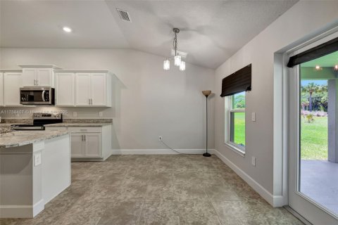 House in St. Lucie, Florida 4 bedrooms, 186.08 sq.m. № 1860403 - photo 18