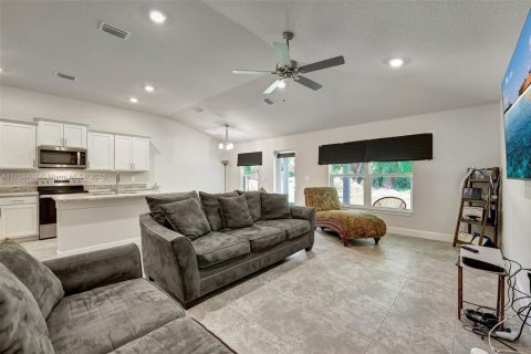 House in St. Lucie, Florida 4 bedrooms, 186.08 sq.m. № 1860403 - photo 21