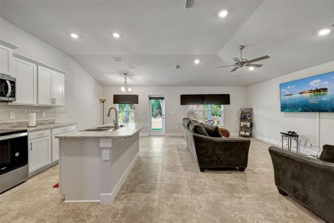 House in St. Lucie, Florida 4 bedrooms, 186.08 sq.m. № 1860403 - photo 11