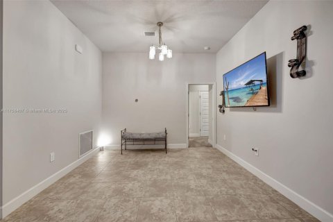 House in St. Lucie, Florida 4 bedrooms, 186.08 sq.m. № 1860403 - photo 9