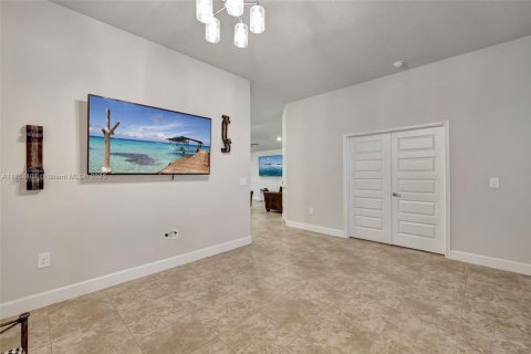 House in St. Lucie, Florida 4 bedrooms, 186.08 sq.m. № 1860403 - photo 10
