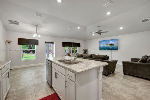 House in St. Lucie, Florida 4 bedrooms, 186.08 sq.m. № 1860403 - photo 16