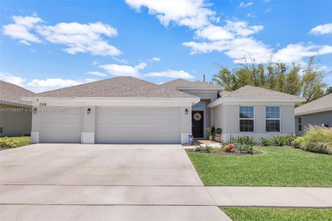 House in St. Lucie, Florida 4 bedrooms, 186.08 sq.m. № 1860403 - photo 2