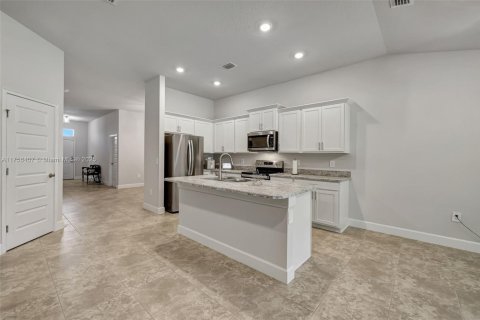 House in St. Lucie, Florida 4 bedrooms, 186.08 sq.m. № 1860403 - photo 13