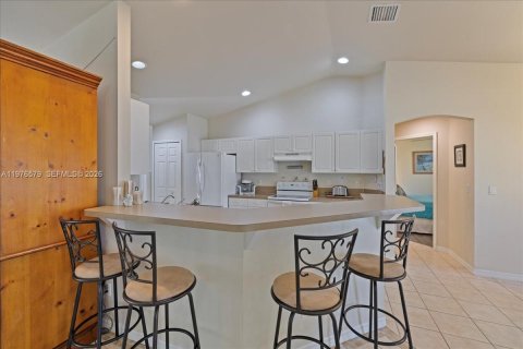 House in Cape Coral, Florida 2 bedrooms № 2040528 - photo 13