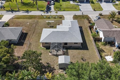 House in Cape Coral, Florida 2 bedrooms № 2040528 - photo 5