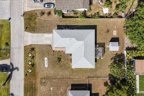 House in Cape Coral, Florida 2 bedrooms № 2040528 - photo 7