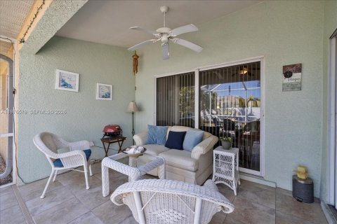 House in Cape Coral, Florida 2 bedrooms № 2040528 - photo 21