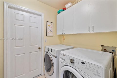 House in Cape Coral, Florida 2 bedrooms № 2040528 - photo 20