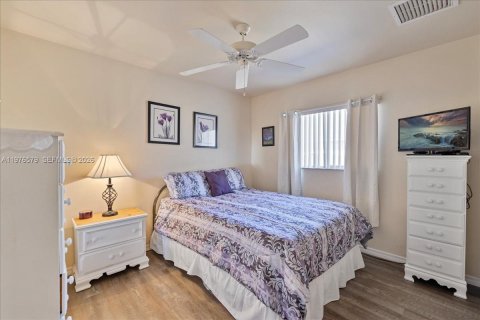 House in Cape Coral, Florida 2 bedrooms № 2040528 - photo 19