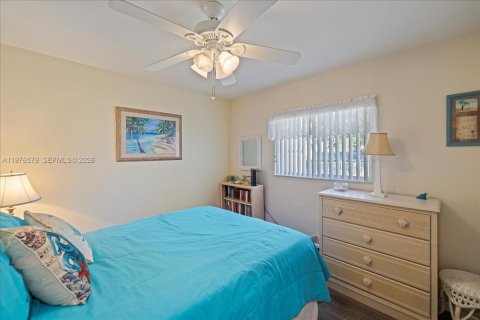 House in Cape Coral, Florida 2 bedrooms № 2040528 - photo 17