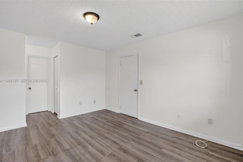 Condominio en venta en Miami, Florida, 3 dormitorios, 92.25 m2 № 2032000 - foto 11