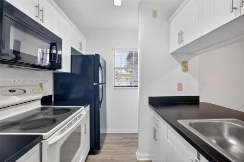 Condominio en venta en Miami, Florida, 3 dormitorios, 92.25 m2 № 2032000 - foto 8