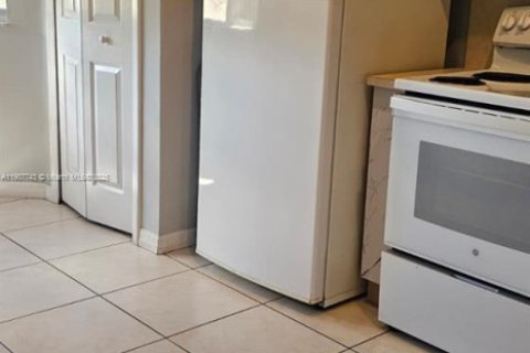 Appartement à louer à Homestead, Floride: 2 chambres, 75.72 m2 № 1964477 - photo 6