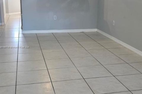 Appartement à louer à Homestead, Floride: 2 chambres, 75.72 m2 № 1964477 - photo 3