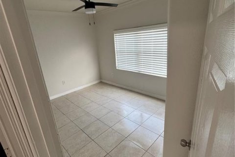 Villa ou maison à vendre à Kissimmee, Floride: 4 chambres, 126.35 m2 № 2306837 - photo 6