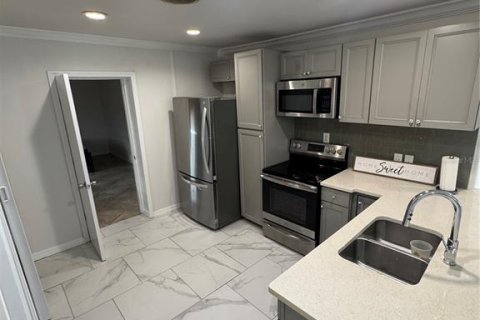 Villa ou maison à vendre à Kissimmee, Floride: 4 chambres, 126.35 m2 № 2306837 - photo 3