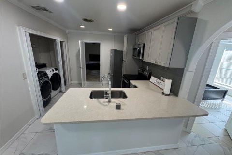 Villa ou maison à vendre à Kissimmee, Floride: 4 chambres, 126.35 m2 № 2306837 - photo 2