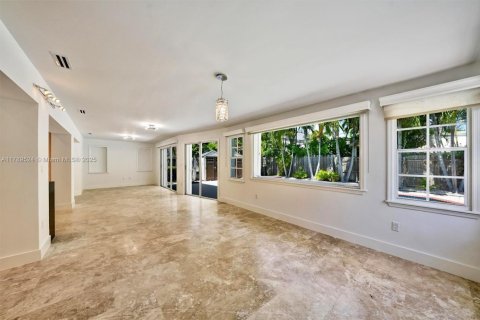 House in Key Biscayne, Florida 4 bedrooms, 202.25 sq.m. № 1862195 - photo 20