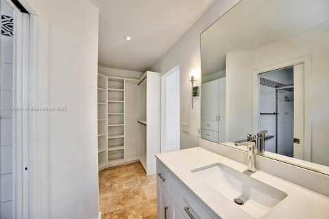 House in Key Biscayne, Florida 4 bedrooms, 202.25 sq.m. № 1862195 - photo 27