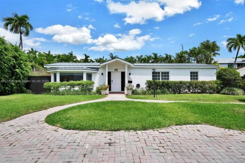 House in Key Biscayne, Florida 4 bedrooms, 202.25 sq.m. № 1862195 - photo 2