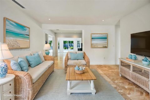 House in Key Biscayne, Florida 4 bedrooms, 202.25 sq.m. № 1862195 - photo 10